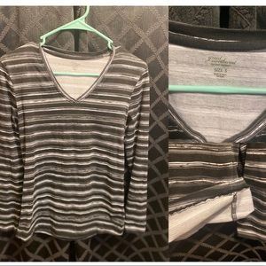 Black &White Striped V-Neck Long Sleeve// size S